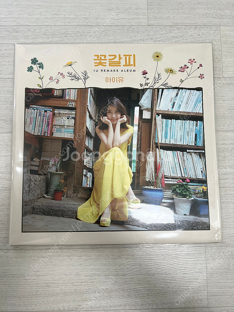 아이유 꽃갈피 LP 판매합니다--0