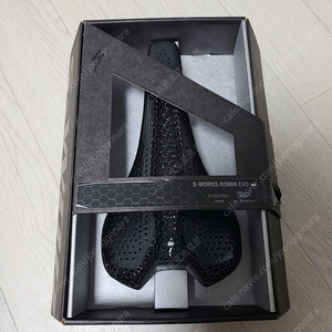 에스웍스 로민 에보미러 3d 풀카본 안장