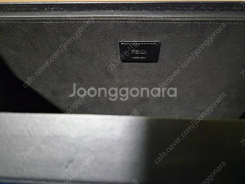 FENDI 남성 블랙 메신저 가죽 백--3