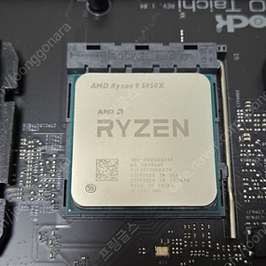 라이젠 9 5950X + ASRock 타이치 X570 + 64GB 팝니다.