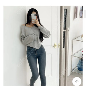 어프숄더 브이넥 맨투맨 티