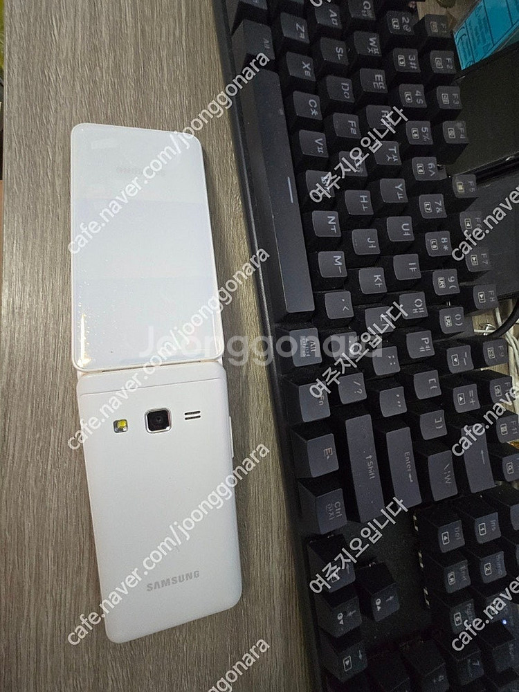 갤럭시폴더2(sm-g160n) 팝니다--0