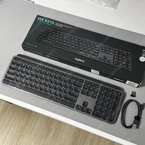 로지텍 MX KEYS 무선 블루투스 키보드 로지텍코리아 국내 정품 팝니다.