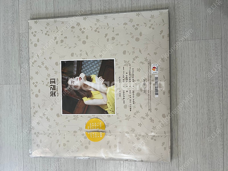 아이유 꽃갈피 LP 판매합니다--1