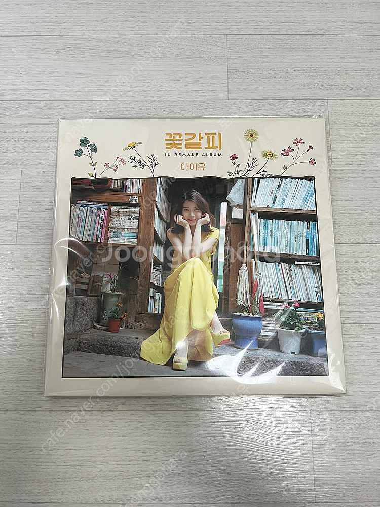 아이유 꽃갈피 LP 판매합니다--2