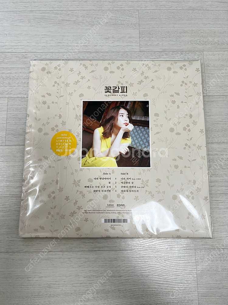 아이유 꽃갈피 LP 판매합니다--3