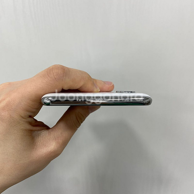 17557 Q920 5G 128기가 화이트 팝니다 7만...--5