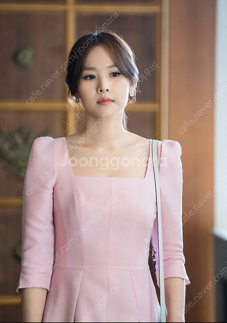 아보아보 울실크 스퀘어넥 드레스 1사이즈 운포 20만원--0