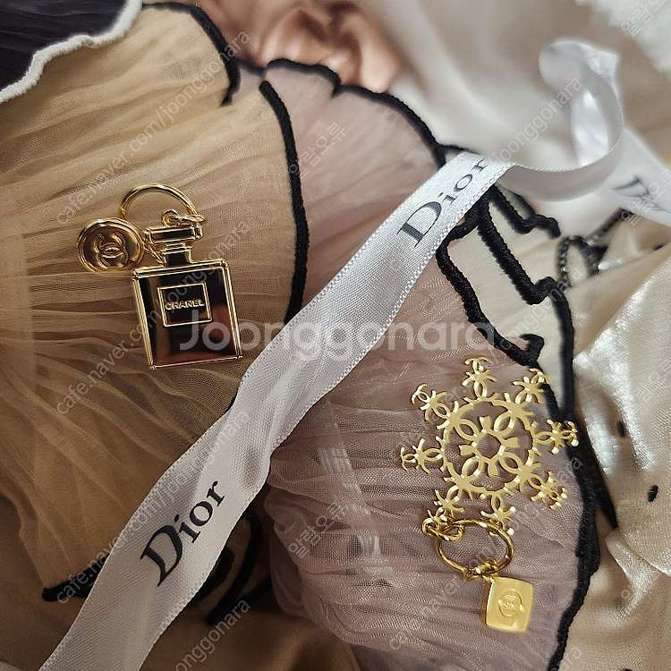 샤넬 홀리데이 샤넬키링 ️ 샤넬참 ️랜덤머리끈 거래시 샤넬...--0