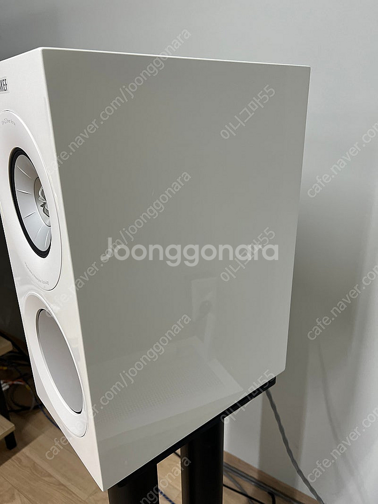 케프 kef r3 meta white 팝니다.--3