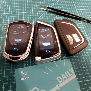 [판매] 캐딜락 CT5, CT6, CTS, XT4, XT5, XT6, 에스컬레이드 모든 연식 차량키를 최신 스타일 디스플레이 스마트키로 이식