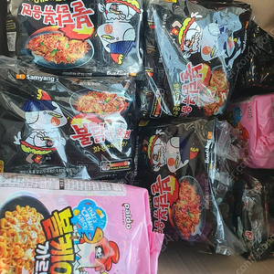 불닭볶음면 및 까르보나라 볼케이노 불닭