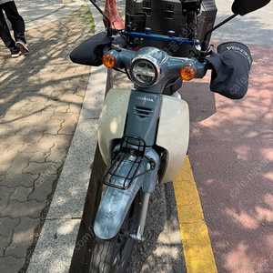 신차수준 슈퍼커브 펄그레이 2500km 배달 풀세팅 팝니다 25년3월 신차구매 거의 신차수준