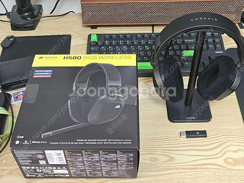 커세어 hs80 무선 해드셋 + 헤드셋 거치대 판매합니...--0