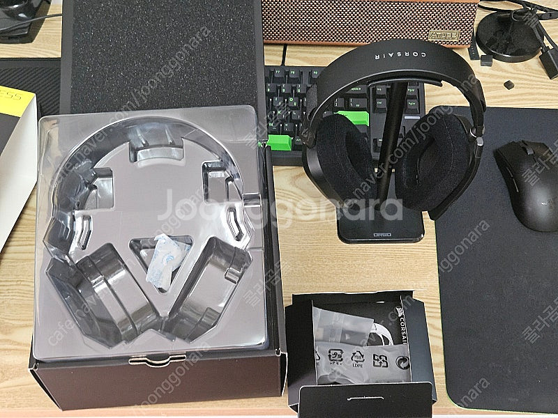 커세어 hs80 무선 해드셋 + 헤드셋 거치대 판매합니...--2