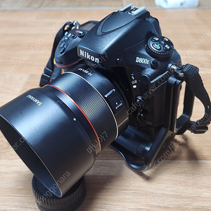니콘바디 삼양 85mmF1.4렌즈