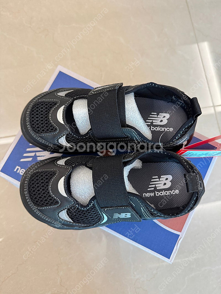 뉴발란스 프리들210 블랙 판매 또는 실버 컬러로 교환...--1