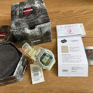 카시오 지샥 시계(Casio G-Shock DW-5600SKE-7) 판매합니다.