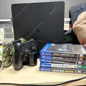 PS4 슬림 500GB 본체 + 컨트롤러 2개 + 컨트롤러 충전거치대 + 게임타이틀 5개 팝니다