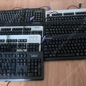 유선 키보드 여러개 판매합니다.
