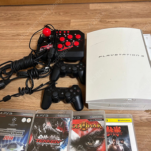 PS3 화이트 (패드2개+게임 4장) 일괄 9만에 팝니다