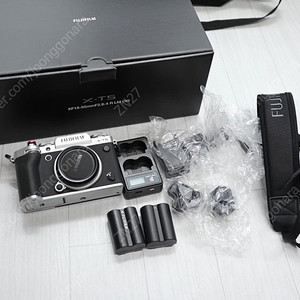 ​후지 X-T5 (200컷 26년2월보증) , 35mm F1.4 R ,18mm F2.0,16mm F2.8 R WR,23mm F2.8 ,35mm F2 WR , 60mm F2.4 R