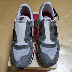 뉴발란스990v1 올리브 265사이즈