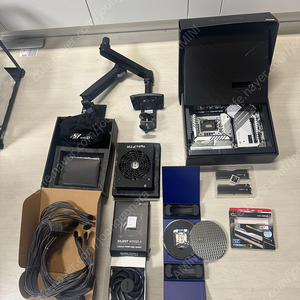 13900KS / Z790apex / Gskill DDR5 8000xmp / 어고트론 LX + 노트북 트레이 / FSP 1000w 플 +맥파 슬리빙 / 비콰이엇 120mm 팝니다
