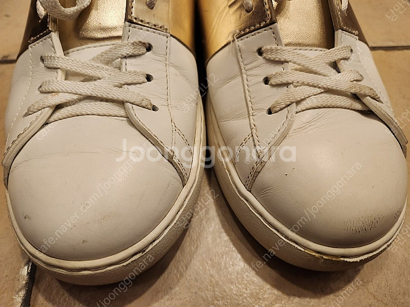 정품 발렌티노 히든 골드 스니커즈--1