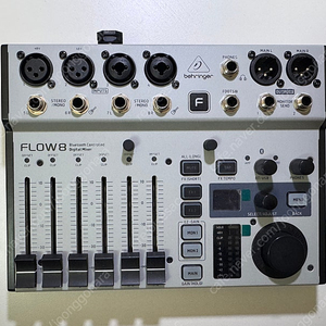 Behringer Flow8