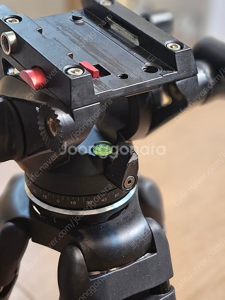밀리부miliboo mtt606a 영상용 삼각대 팝니다--1