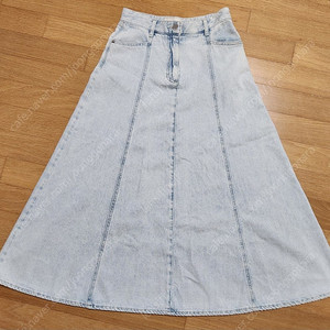 아떼 바네사 부루노 스커트 판매합니다 36size