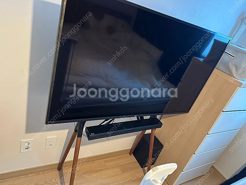 55인치 LG TV팝니다 (원목티비다이,스피커 포함)--2