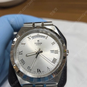 로얄 튜더 41mm 실버 25년 01월 스탬핑