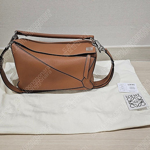 로에베 LOEWE 퍼즐백 미디움 (탄 컬러)