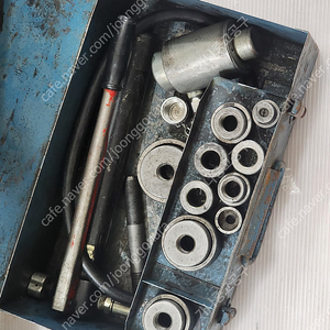 보쉬 중량 함마드릴(BOSCH/ GBH 5-40D), 이즈미 유압 천공기세트-펌프(HP-180N), 보쉬 4분의3인치 임팩렌치(BOSCH/ GDS 24), 보쉬 충전 함마드릴 (G
