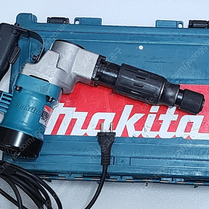 마끼다 뿌레카(makita/ HM0810T) 파괴함마, 디월트 임팩렌치(DEWALT/ DCF 880), 보쉬 직소기(GST 85 BPE), 철근절단기(서울기계/ 15mm), 디월트