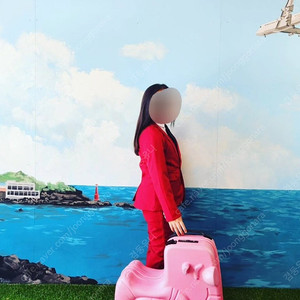 비행기와 바다그림 그려진 대형 벽화 포토존 카페 식당 인테리어