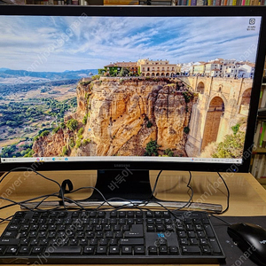 27인치 커브드 화면 일체형 PC. 삼성 DM700AK - K28 .15만원
