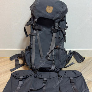 피엘라벤 카즈카 35L M/L 콜블랙(사이드포켓 3개 포함) 팝니다.