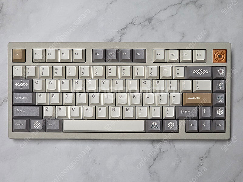 neo75cu 레트로화이트/구리하판 팝니다.--0