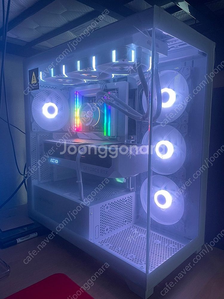 4080s 9800x3d 화이트 완본체 팝니다--1