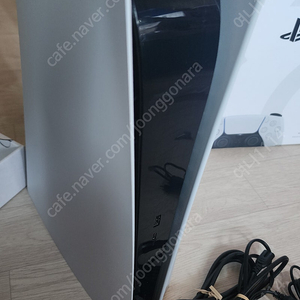 PS5 플레이스테이션5(22년5월제조) 및 추가 ssd 2tb 팝니다.