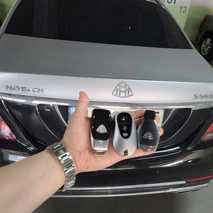 마이바흐 GLS600/S560/S580/S600/S680/마이바흐 57/62 구형 차량키 반응 불량 시 최신형 스마트키로 교체 및 예비용 키 복사 포함