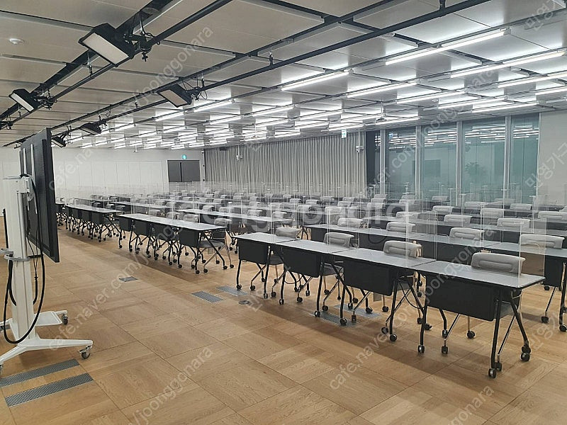 퍼시스 책상, 시디즈 의자, 퍼시스 파티션 및 사무용 ...--0