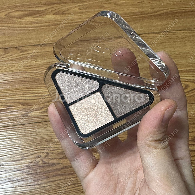 클리오 에센셜 섀도우 탭 01 포터블 베이지--0