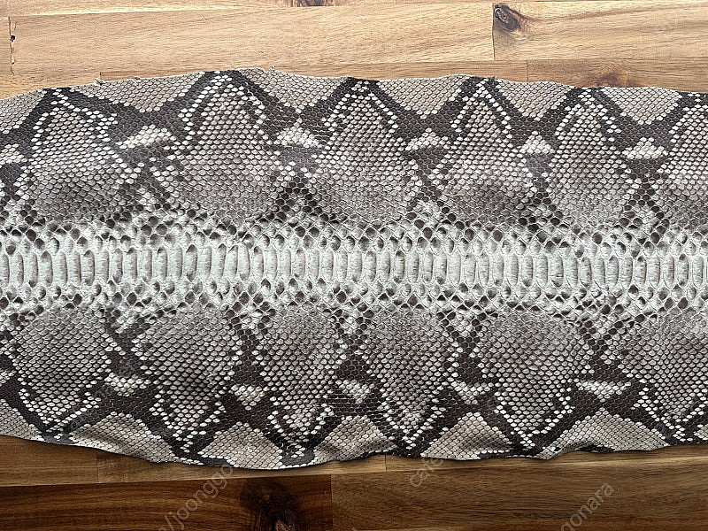 파이톤 뱀피 판매합니다.--0