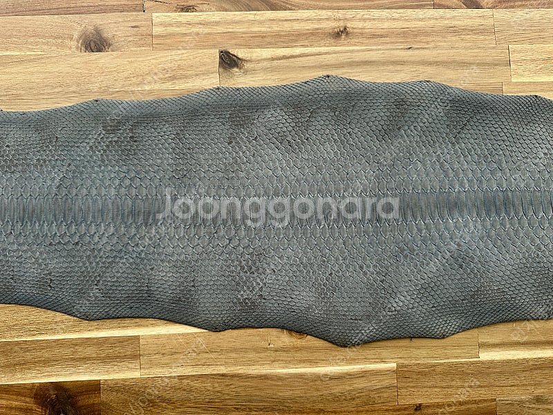 파이톤 뱀피 판매합니다.--9