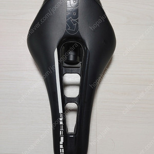 상태 양호한 시마노 스텔스 안장(142mm) + xlite후미등 일괄로 팝니다. (택포8만)