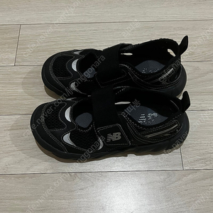 뉴발란스 아동샌달 프리들 210 블랙 검정